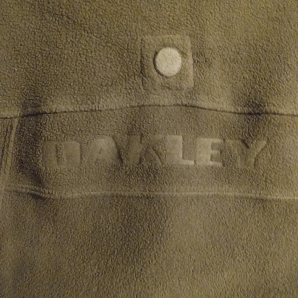 Size Large Oakley Jacket.